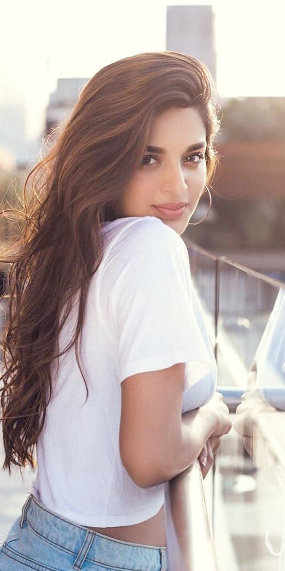 Hot Actress Wallpaper V45