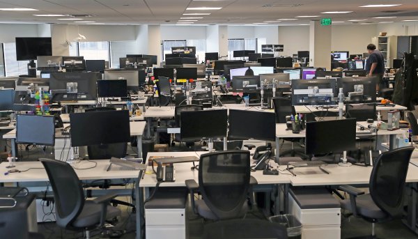 The most dangerous 6 things that can transmit Coronavirus at work The most dangerous 6 things that can transmit Coronavirus at work