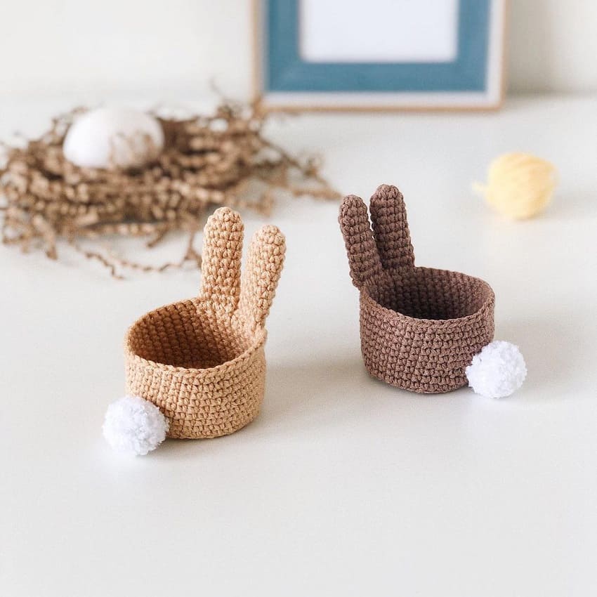 Crochet Easter bunny basket for egg