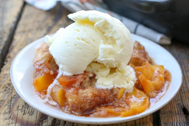 Amazing Peach Cobbler #summer #desserts