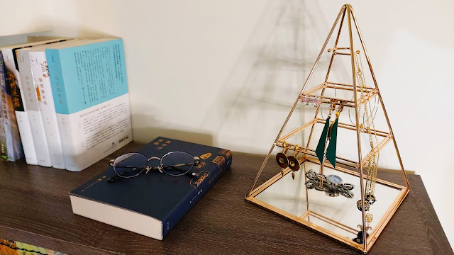 書櫃-金字塔飾品架