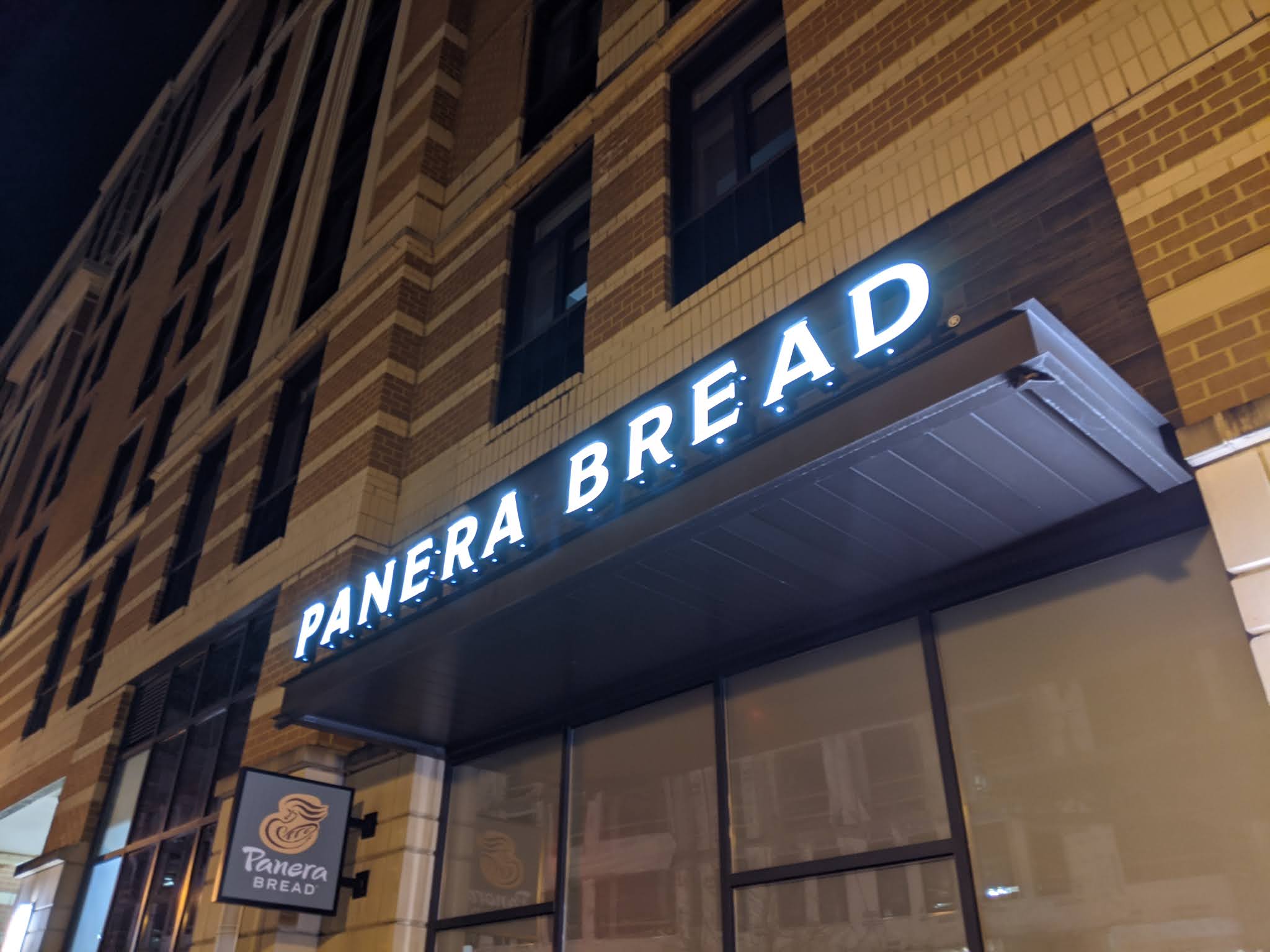 Rockville Nights Potbelly trolls Panera Bread in Rockville Town Center