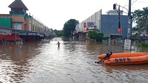 Butuh Lilin Pak!!, Mutiara Gading Timur Mustikajaya Kebanjiran, Relawan dan Logistik Sudah Datang