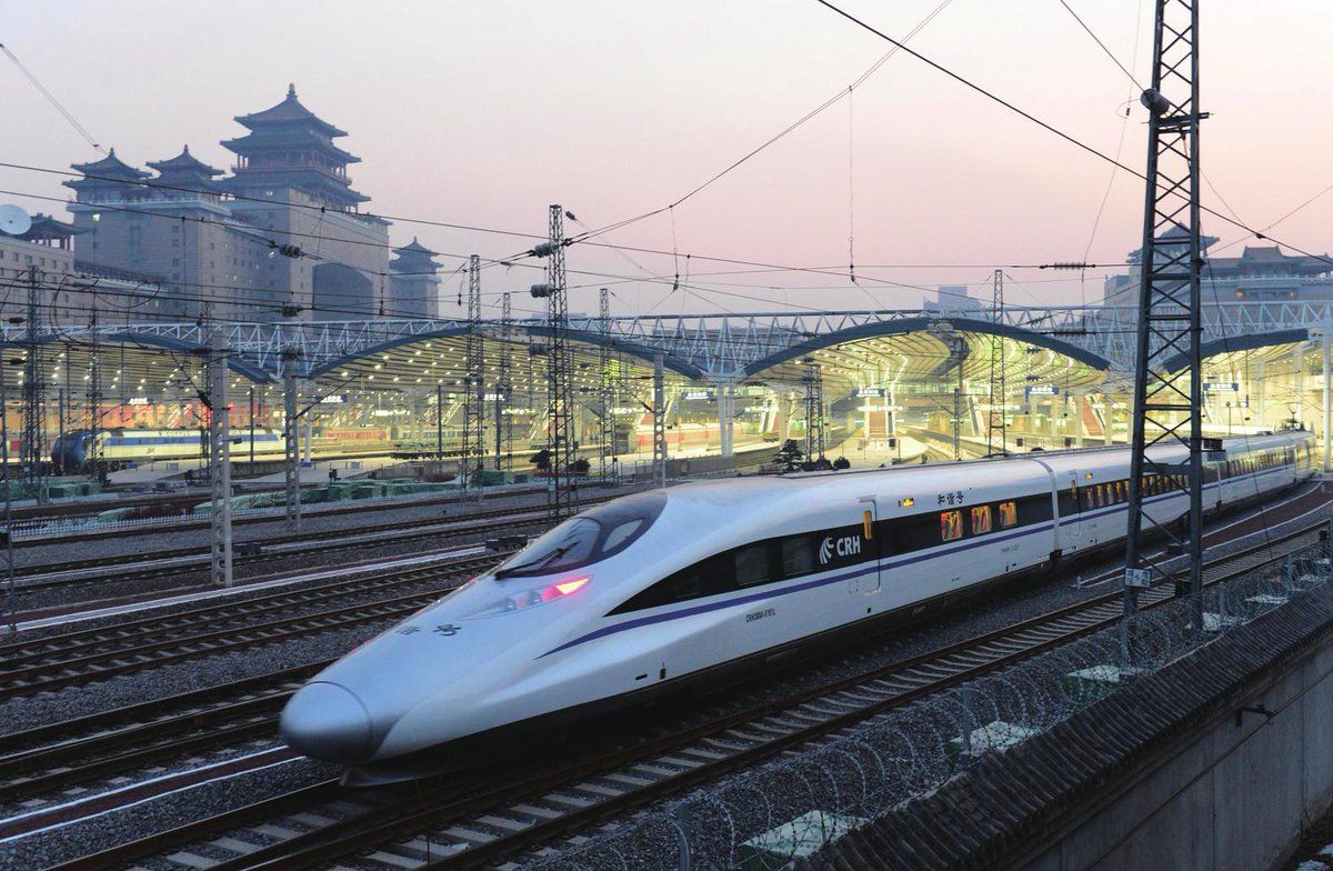 Поезд 300 км в час. Китайские поезда ВСМ. Скоростные поезда в Китае. Китайский высокоскоростной поезд. Скоростная железная дорога в Китае.