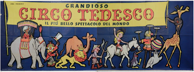 Affiche horizontale en deux panneaux 276 cm x 100 cm     parade des animaux du cirque sous une banderole 