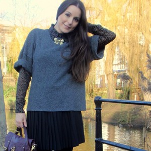 Oversize sweater and bow tie