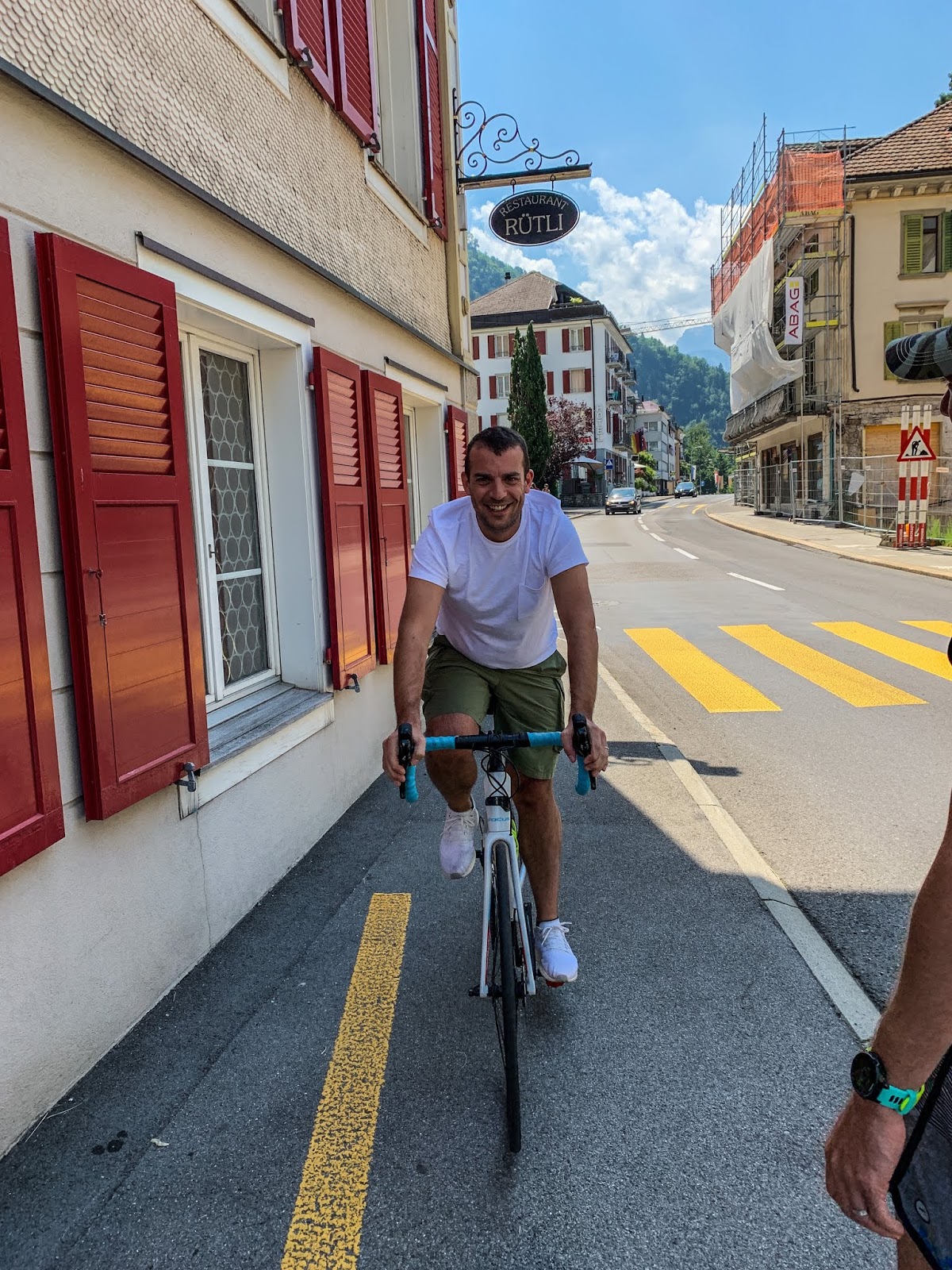 carbon road bike rental delivered at AirBnb in Vitznau