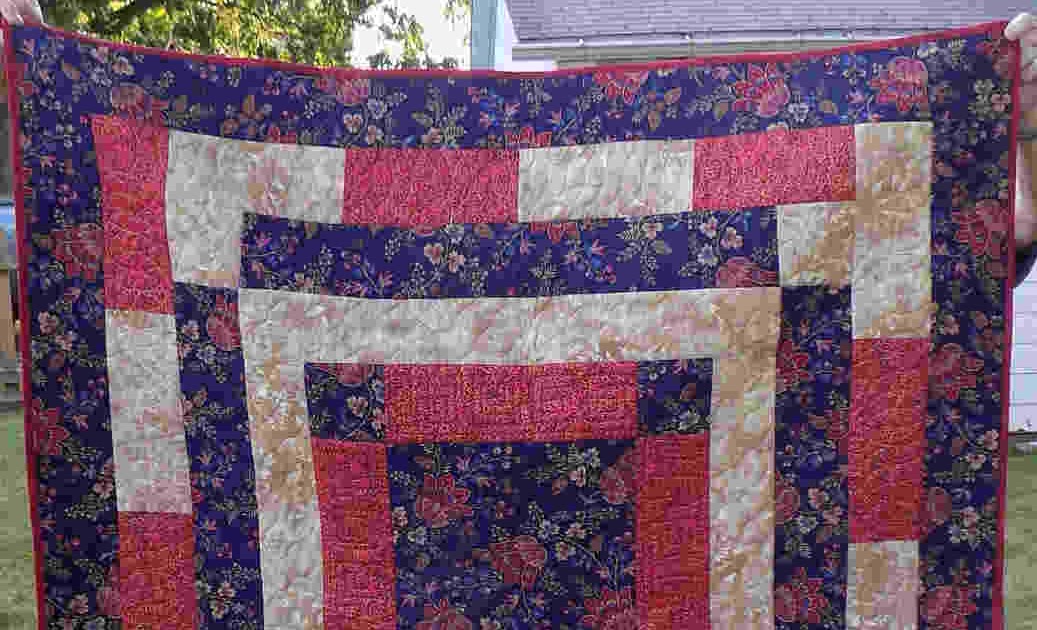 Scrapbox Quilts Royal Floral 215 a 3yard quilt