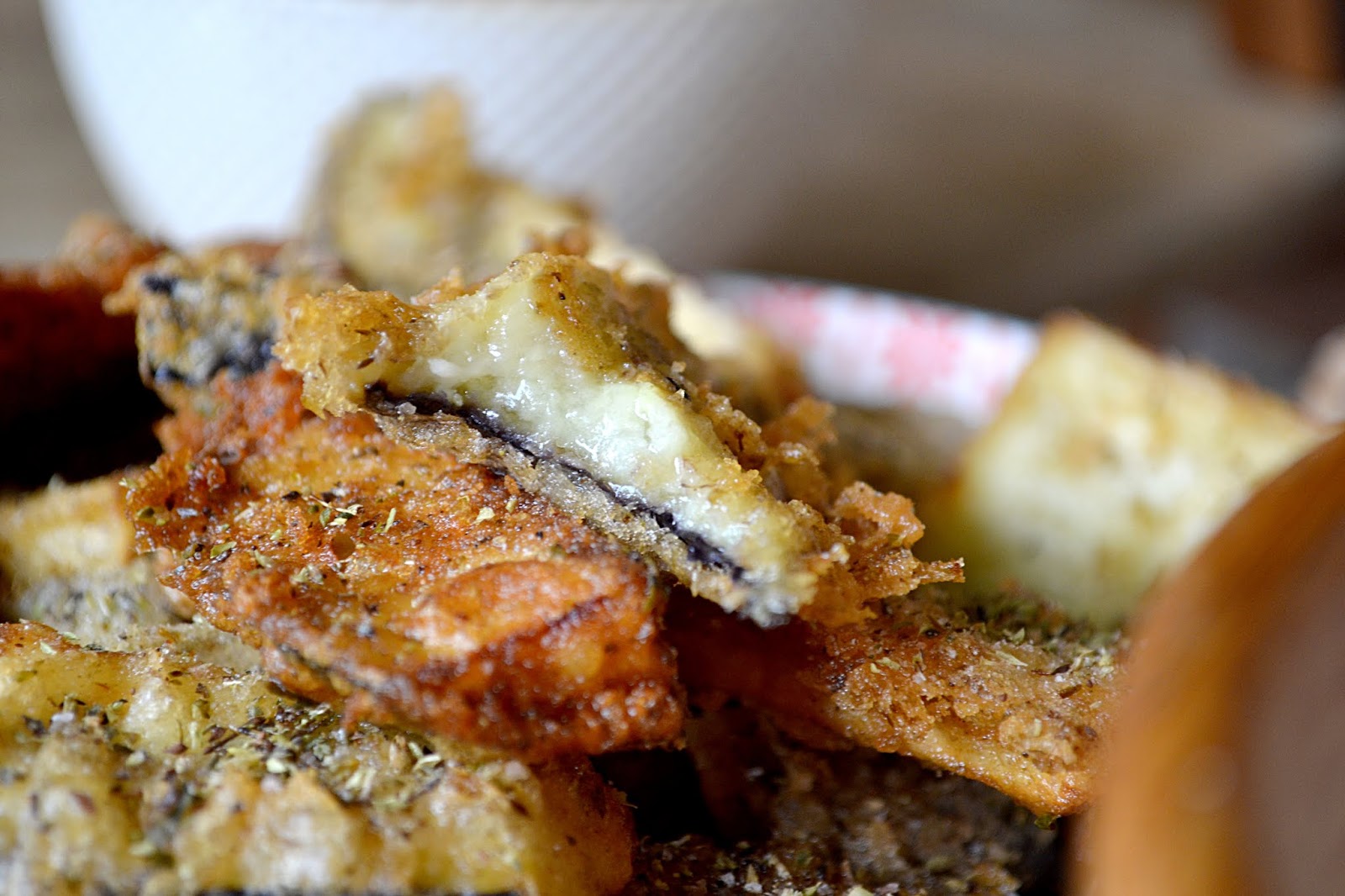 J'ai toujours aimé le jaune moutarde Tempura d'aubergine à la sauce au