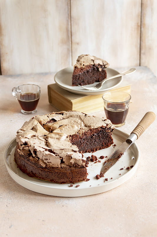 Brownie meringue cake