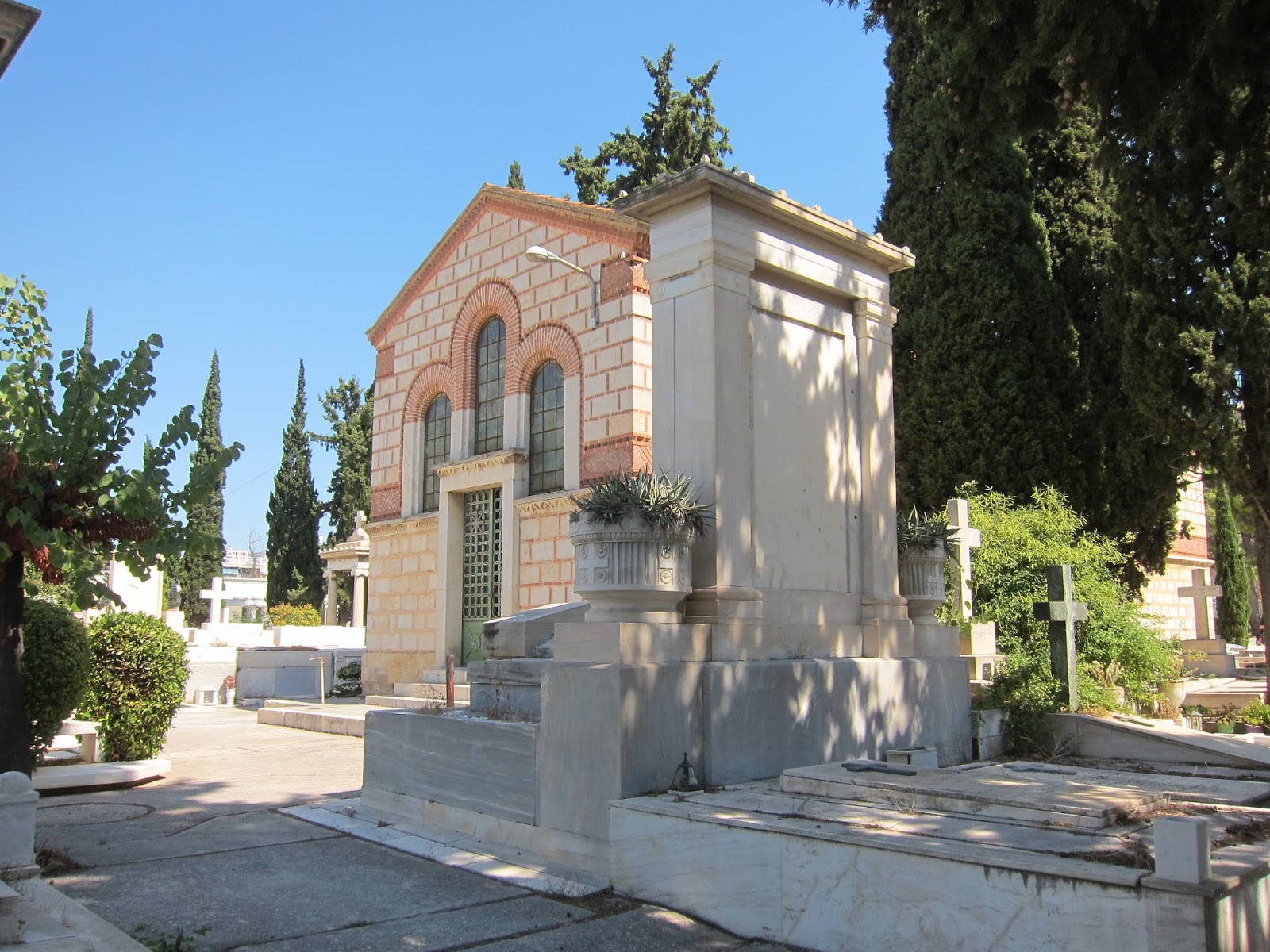 Candidanimal First National Cemetery In Athens