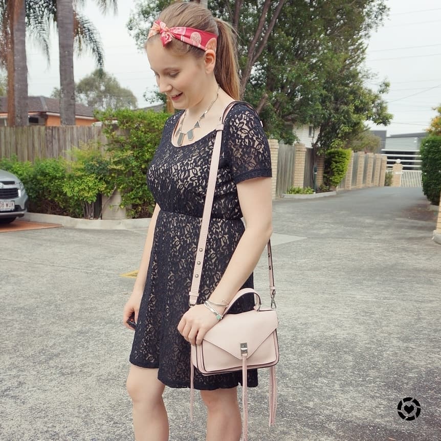 easy outfits for Summer and a cute hermes twilly hairstyle