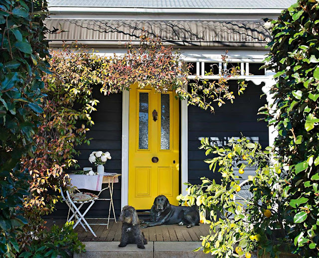 ديكور منازل داخلي باللون الاصفر
