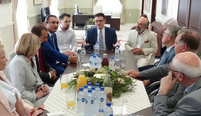 Συνάντηση Πέτροβιτς με την επίσημη αντιπροσωπεία της Αγίας Πετρούπολης