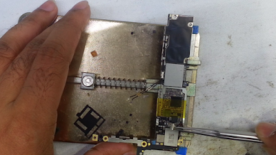  iPhone 6s Plus Display Light IC Replacement