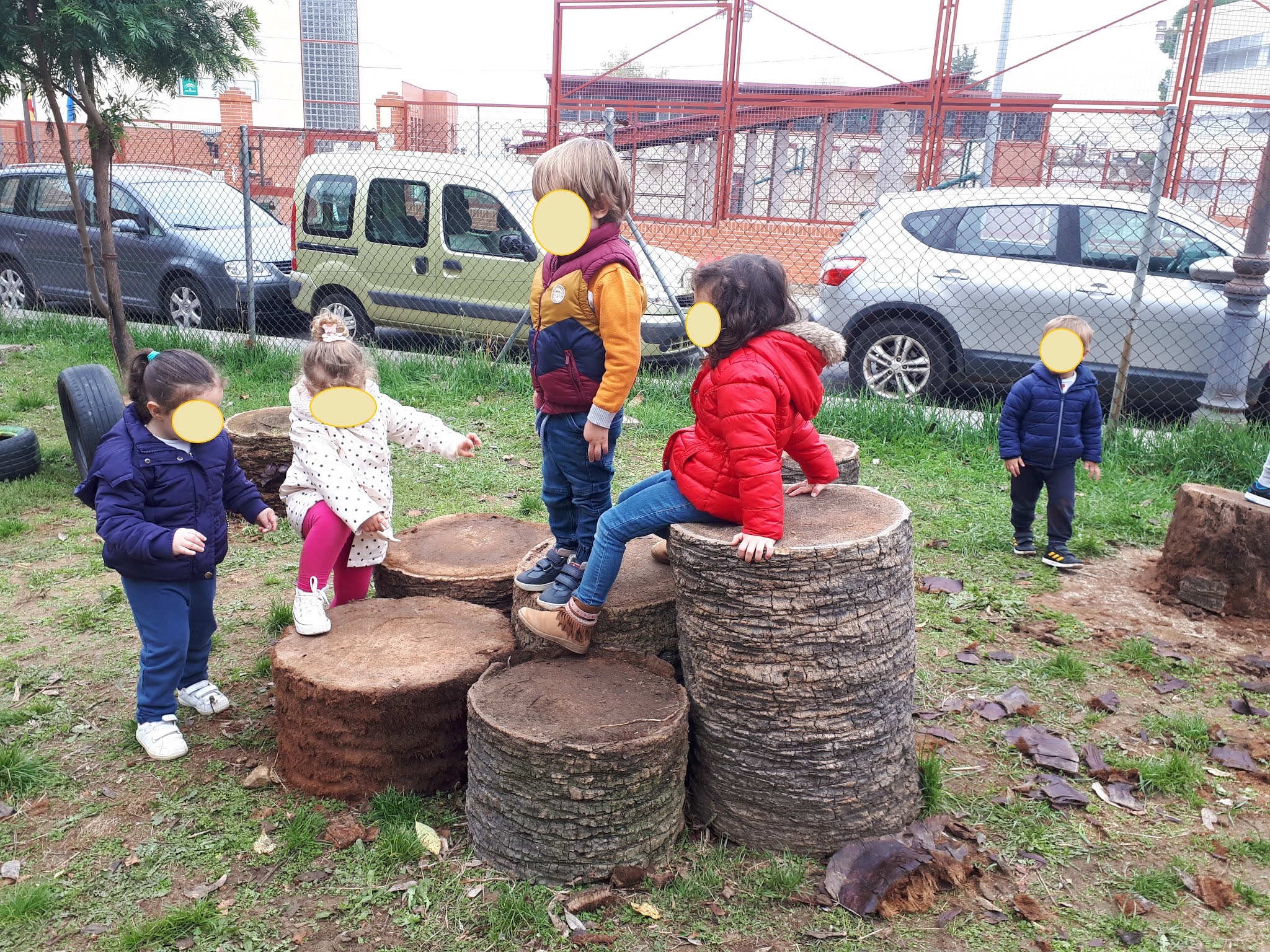 ECOESCUELA DIVINO SALVADOR UTILIZANDO NUESTROS PATIOS EN INFANTIL PARA....