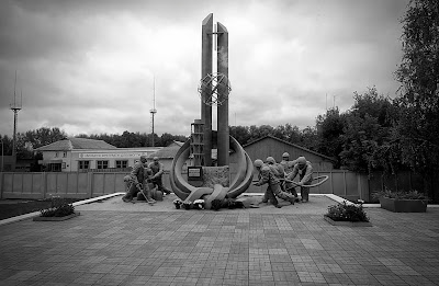 pomnik poświęcony strażakom. Czarnobyl.