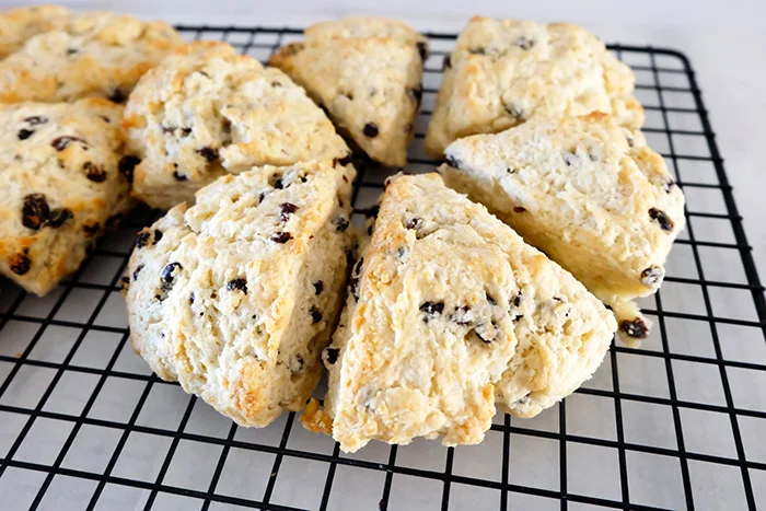 baked currant scones