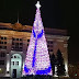 Ρωσία: Σκανδαλίζει το πανάκριβο χριστουγεννιάτικο δέντρο που δεσπόζει στο φτωχό Κεμέροβο