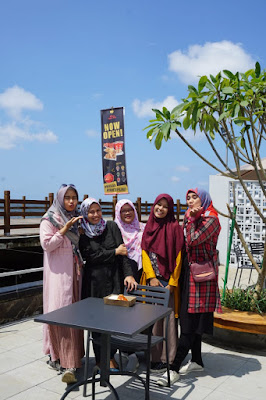 review makan murah Ancol di Ayam Tepi Laut
