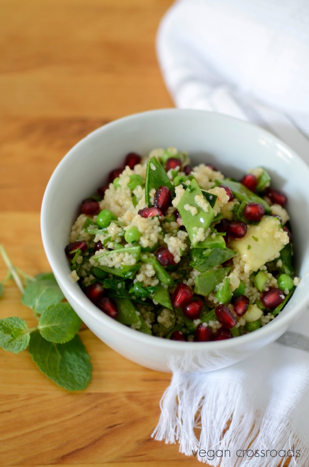 Couscous - Salat mit Granatapfel und Zuckerschoten ~ Vegan Crossroads