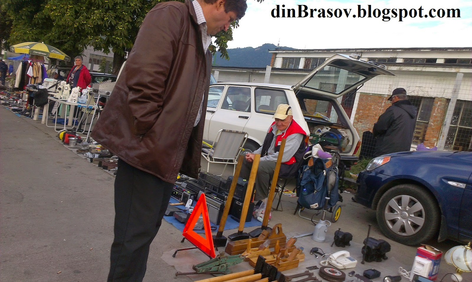 din Brasov Ce gasim in piata de vechituri din Steagu?