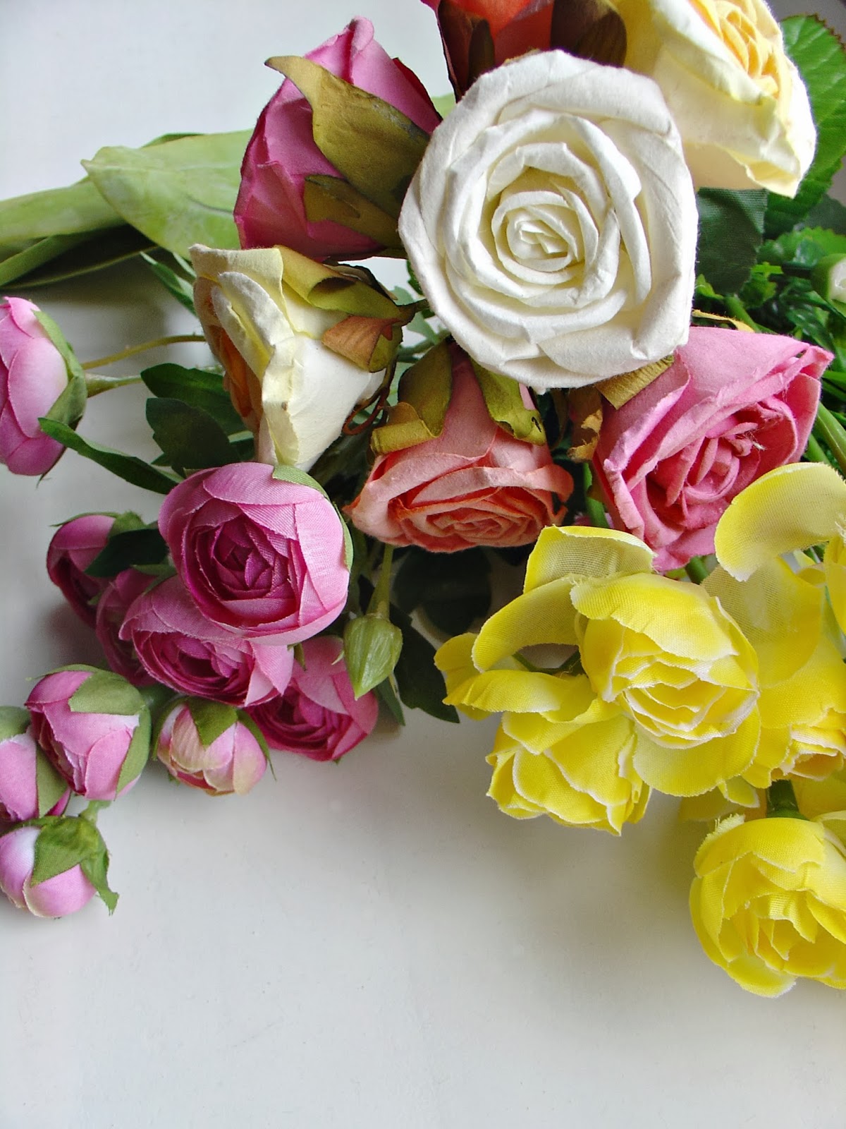 Rosas e Ranunculus :: Bouquet de Flores Artificiais | Hello You
