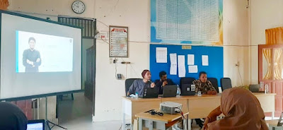 Pelatihan pengelolaan website sekolah di SMA Negeri 6 Lhokseumawe