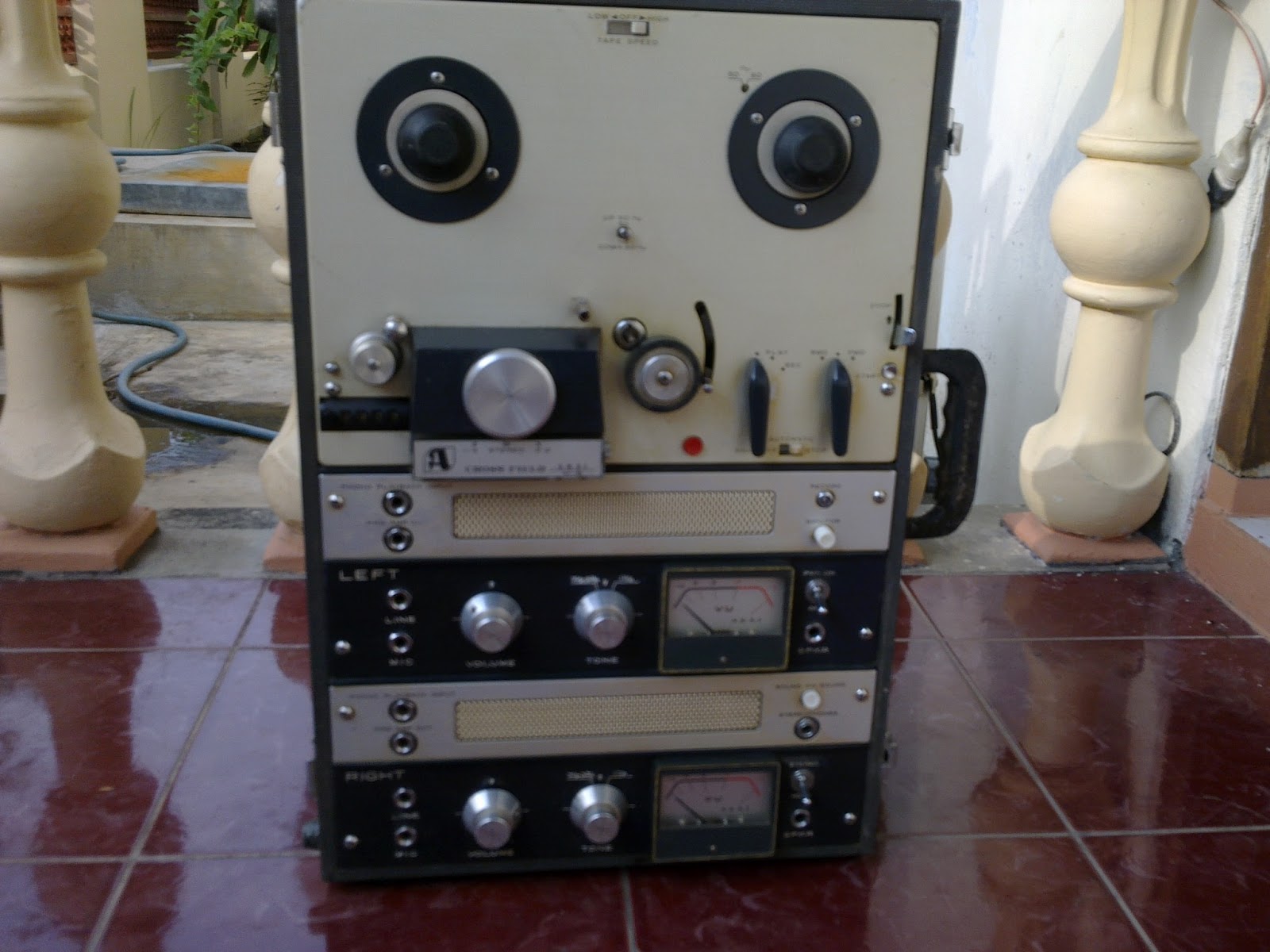 KOENOKOEANTIK TAPE REEL TO REEL AKAI M8
