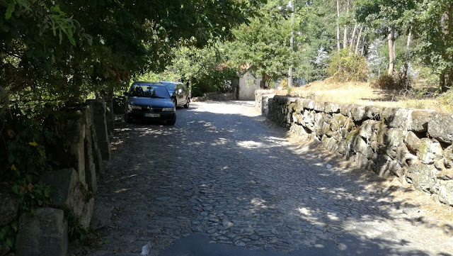 Acesso á zona fluvial Acesso á zona fluvial