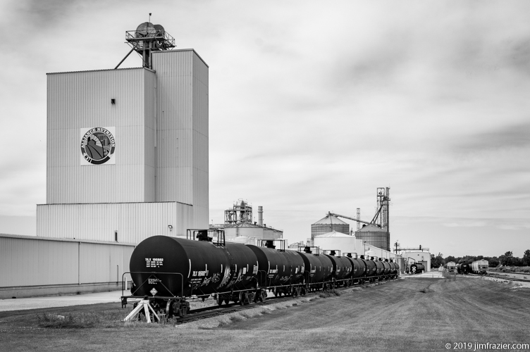 Cool Train Pix Ethanol Plant in Lena, Illinois