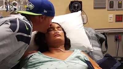 imagem de marido beijando a esposa no hospital