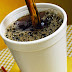 Ποιον κίνδυνο υγείας κρύβει το λευκό πλαστικό ποτήρι του καφέ σας;