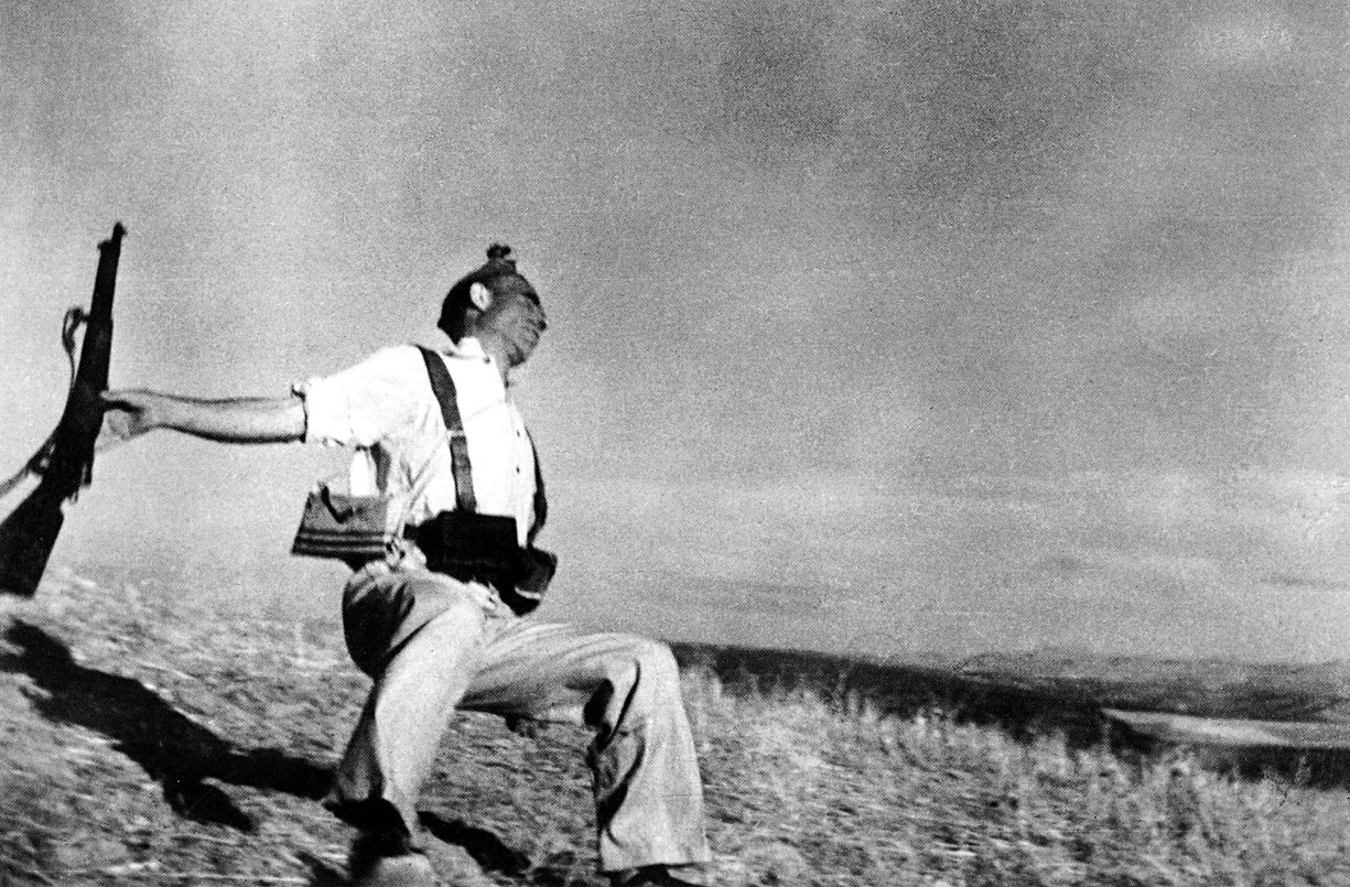Fotógrafos de Béjar Magnifica Exposición de Robert Capa y Fotógrafos de Béjar Magnifica Exposición de Robert Capa y