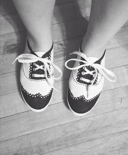 Hello Kelcey DIY Fabric Paint Shoes