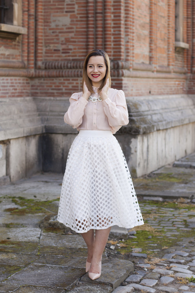 dusty pink and white for a feminine outfit