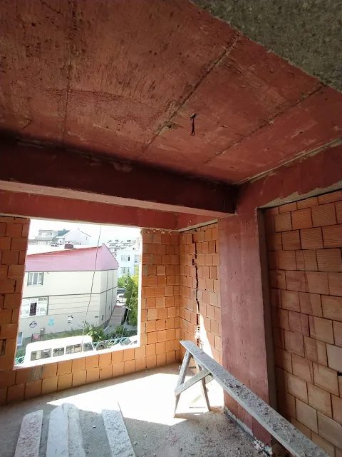 betokontak beton brüt astarı çekilmiş bir tavan