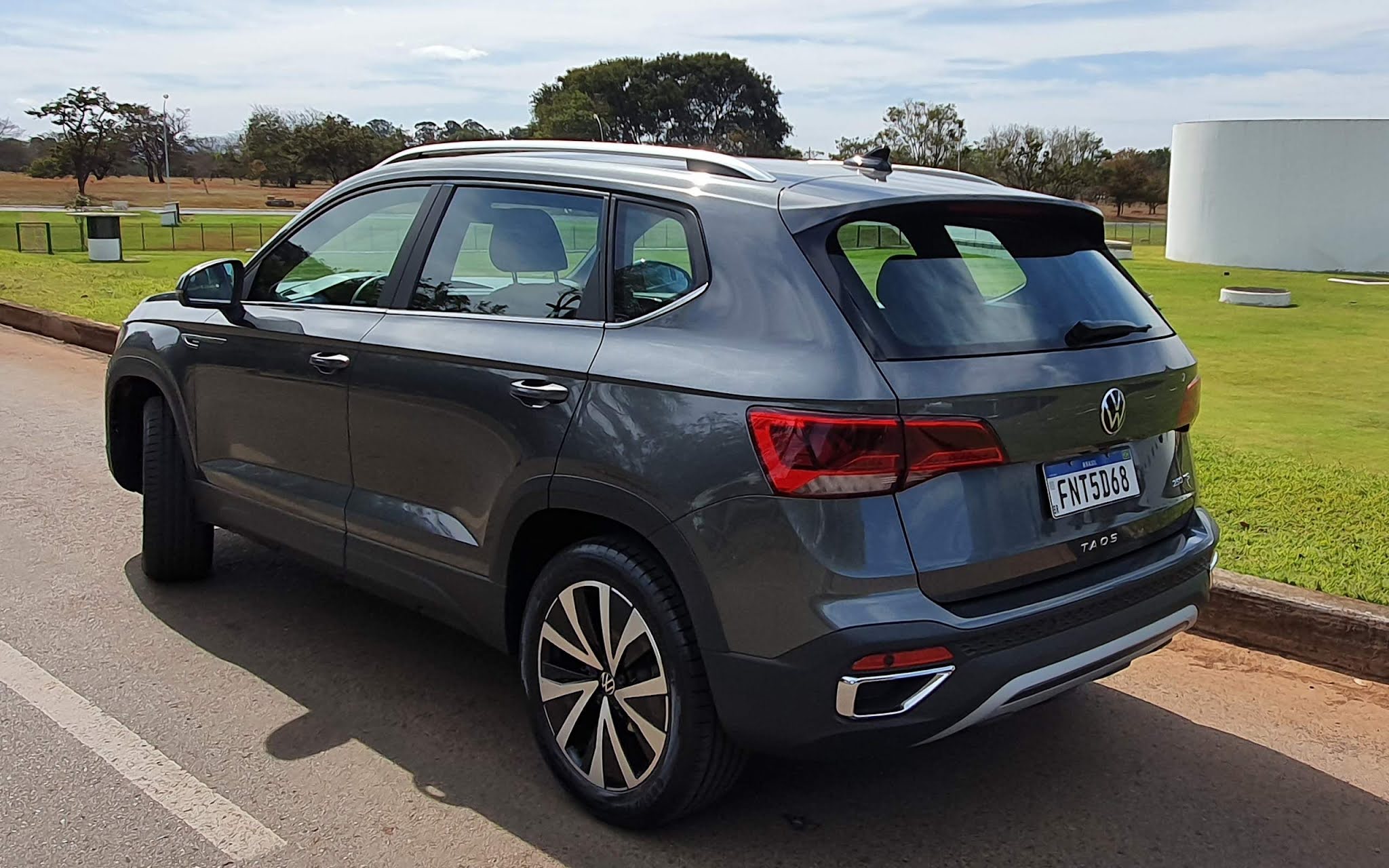 VW Taos Highline é melhor que Compass e Corolla Cross? Avaliação