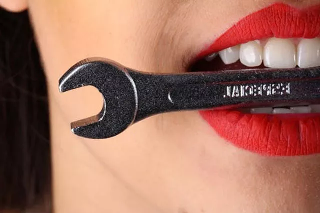 تلبيسات الزيركون للأسنان مزاياها وعيوبها وتكاليفها قوة تلبيسات الزيركون