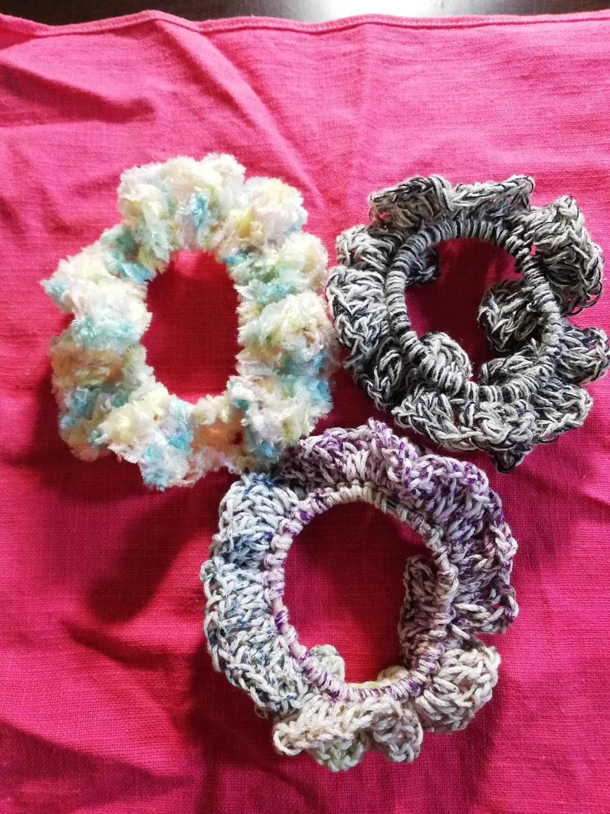 Vステッチで編む2重フリルのシュシュの編み方 Crochet And Me かぎ針編みの編み図と編み方
