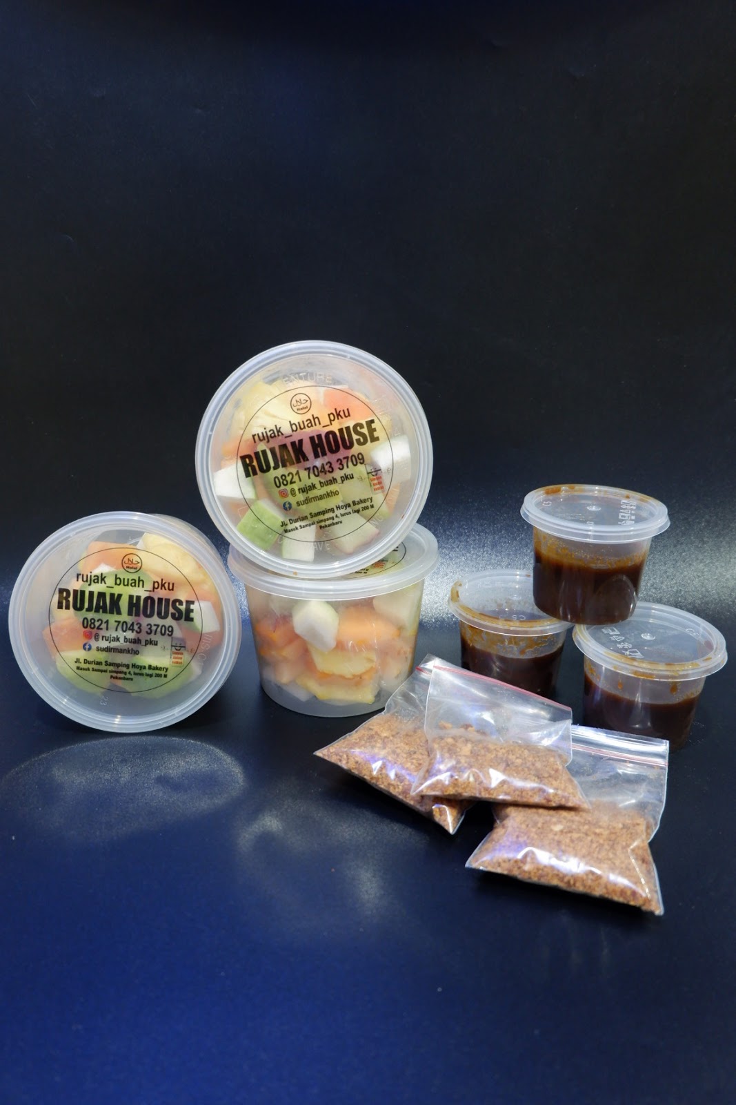 Rujak House Rujak Buah Pku Cafe Kolam Ikan Koi Yang Viral Banget Happiness Sadness And Dreams