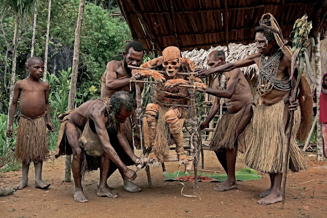 Мумии племени анга (Регион Асеки, Папуа-Новая Гвинея)