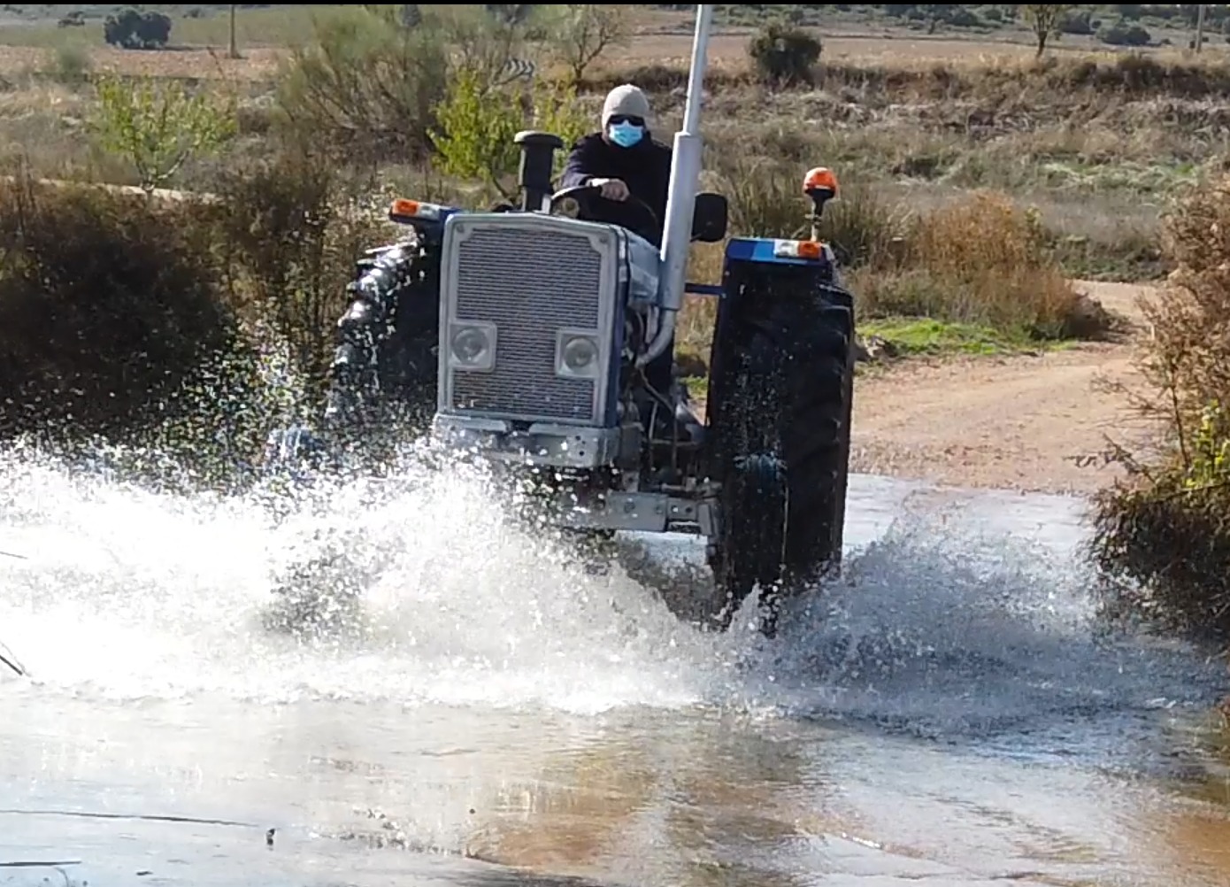 Más que Máquinas Agrícolas PROCESO DE RESTAURACIÓN DEL TRACTOR EBRO 684 E