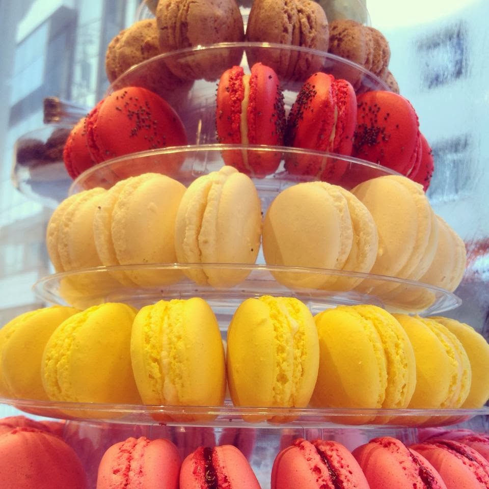 Ioana Călin Tuffli o cofetărie ffistichie.