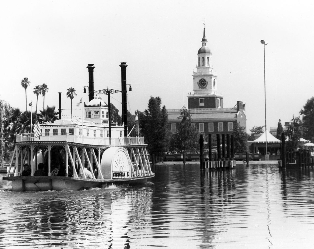 Meet The World Independence Hall at Knott's Berry Farm (55th Anniversary!)