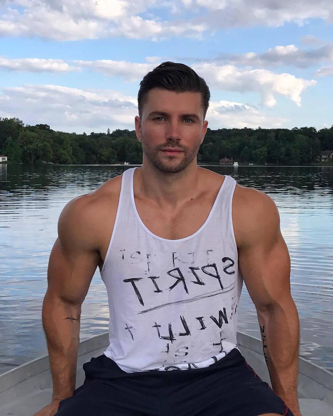 muscle-daddy-kamil-nicalek-big-biceps-dilf-pictures