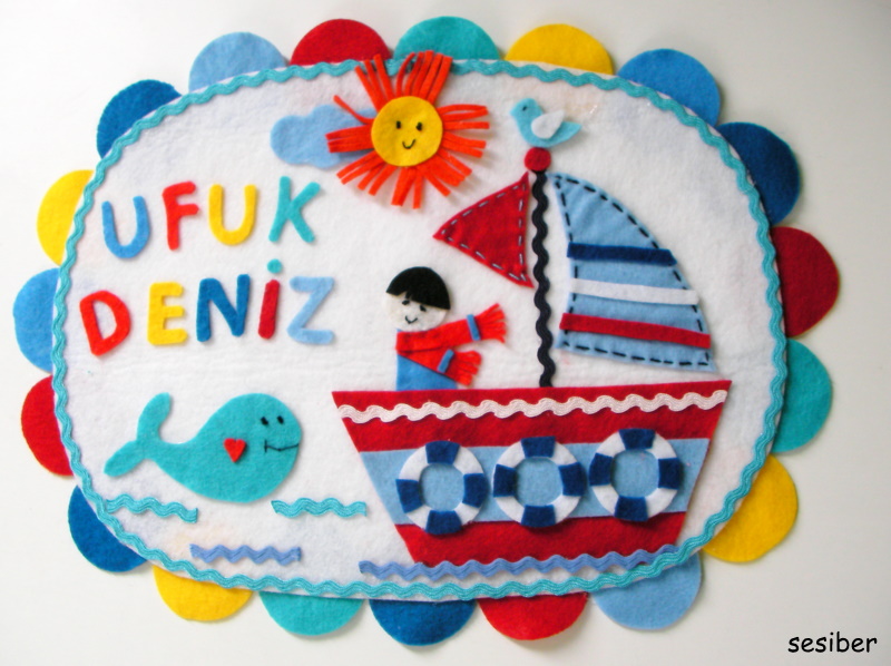 <em>Sesiber</em> Denizci Temalı Keçe, Erkek Bebek Kapı Süsü