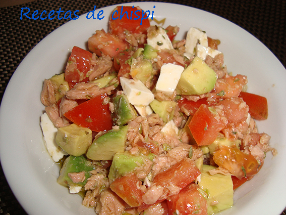 ENSALADA DE TOMATE Y AGUACATE