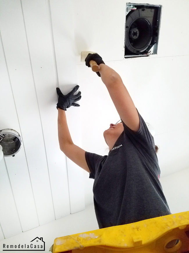 Install Shiplap on Ceiling Remodelando la Casa