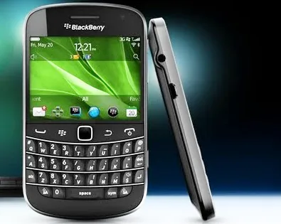 BlackBerry Bold 9900/9930 suffers Bricking Issue, RIM confirms on working a fix